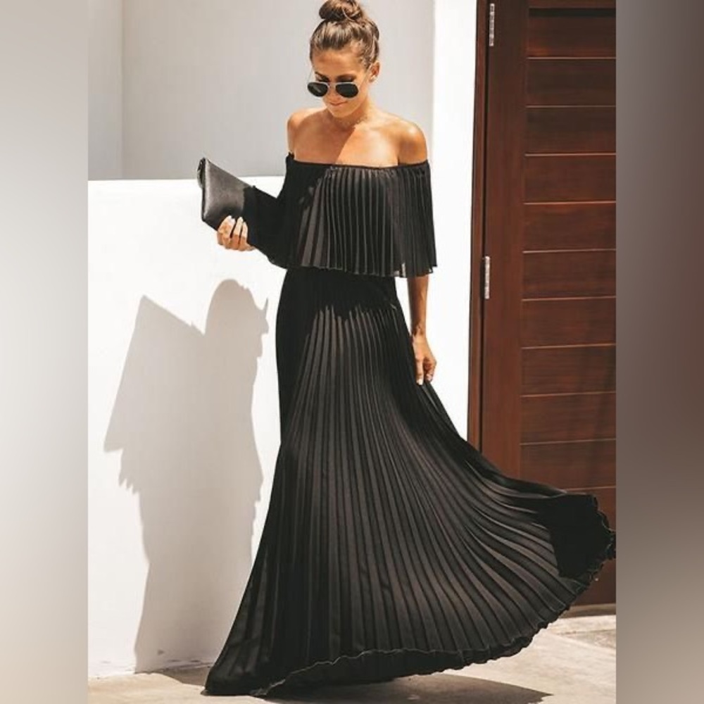 ALTAR’D STATE Elegant Long Black Pleated Maxi Dress